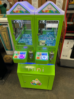 MINI STONES GREEN CLAW CRANE MACHINE - 4