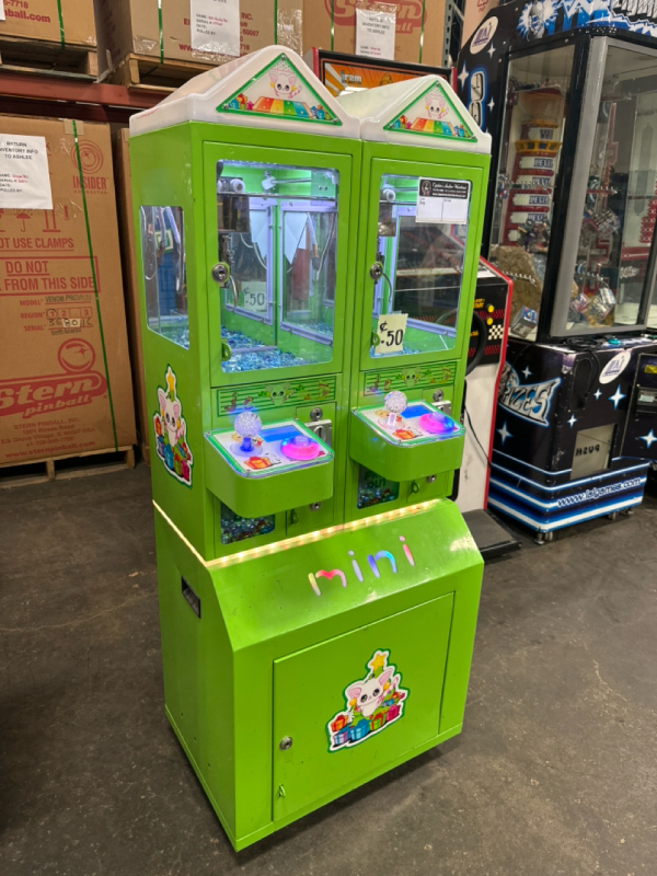 MINI STONES GREEN CLAW CRANE MACHINE