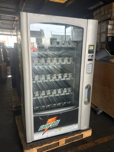 VENDO GATORADE BOTTLE VENDING MACHINE
