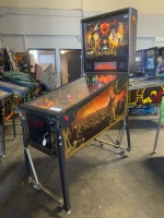 LORD OF THE RINGS PINBALL MACHINE STERN