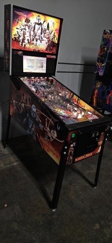 THE MADALORIAN PREMIUM PINBALL MACHINE STERN HUO