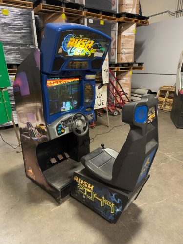 RUSH 2049 LEADER SITDOWN DRIVER ARCADE GAME