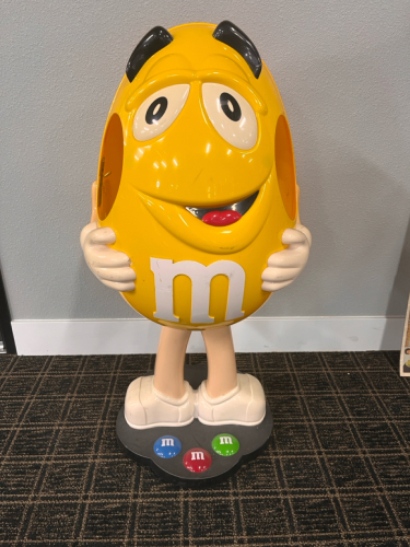 YELLOW M&M RETAIL DISPLAY STATUE #1