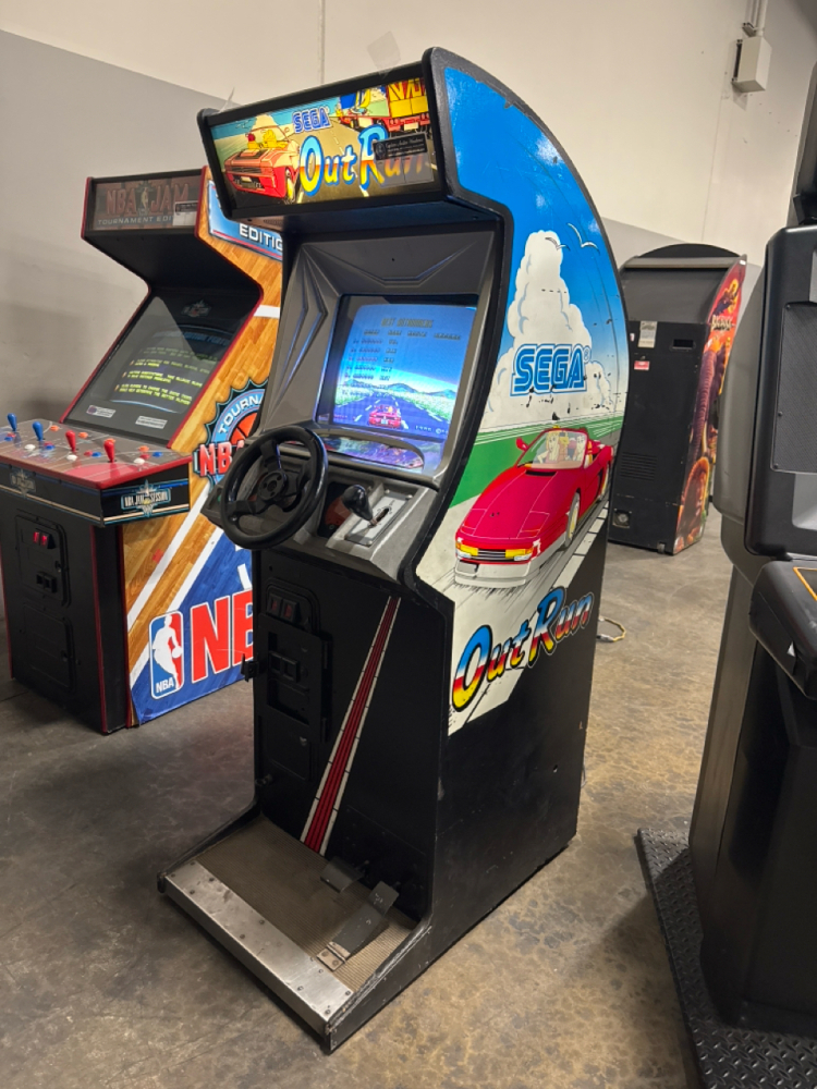 SEGA OUTRUN CLASSIC RACING ARCADE GAME
