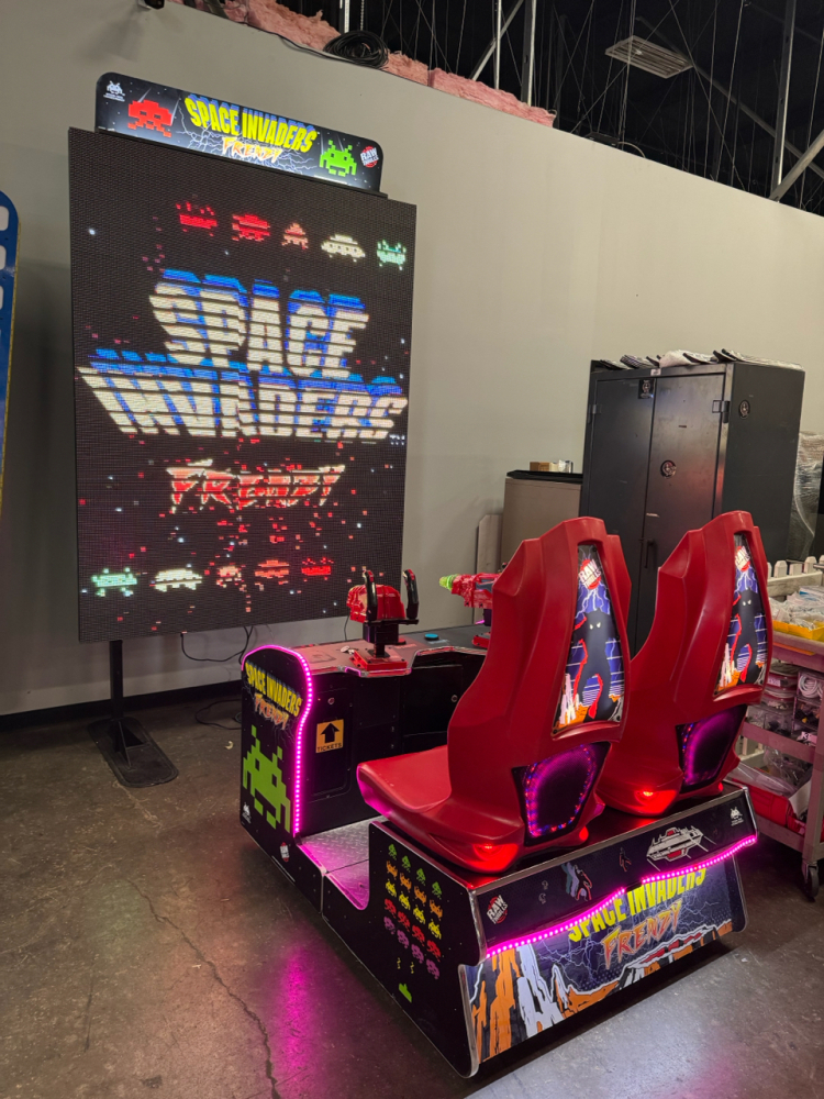 SPACE INVADERS キャディバッグ レッド 真っ赤なバッグにインベーダーが侵略！ 「スペースインベーダー