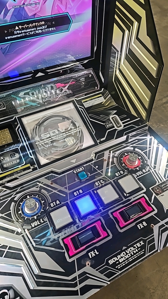 SOUND VOLTEX RHYTHM MUSIC ARCADE GAME KONAMI BEMANI