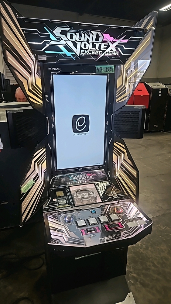SOUND VOLTEX RHYTHM MUSIC ARCADE GAME KONAMI BEMANI