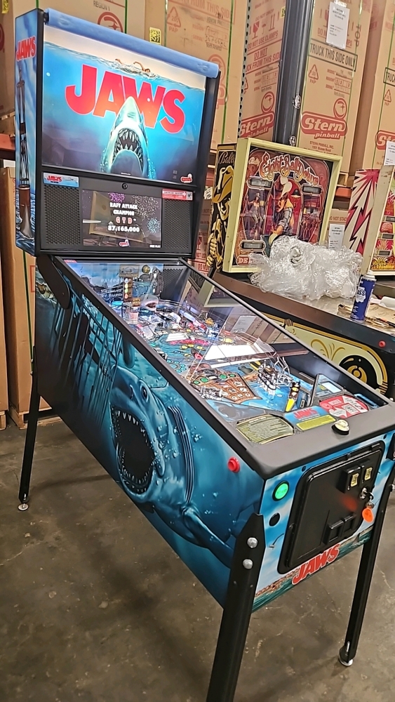 JAWS PRO MODEL PINBALL MACHINE STERN INC