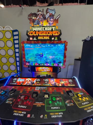 MINECRAFT DUNGEONS ARCADE DELUXE RAW THRILLS ARCADE GAME