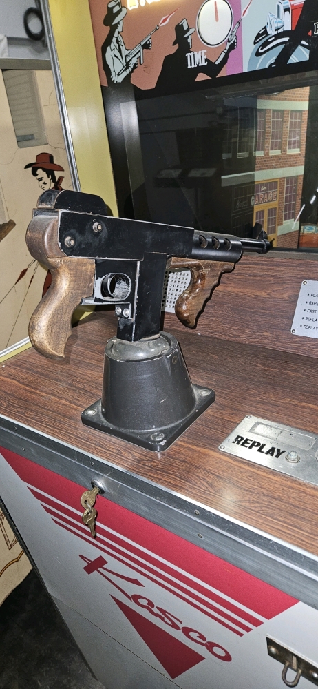 KASCO F.B.I. GUN SHOOT OUT MACHINE GUN ARCADE COIN OP VINTAGE