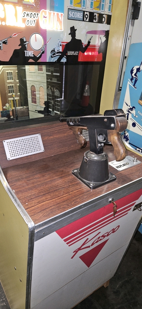 KASCO F.B.I. GUN SHOOT OUT MACHINE GUN ARCADE COIN OP VINTAGE