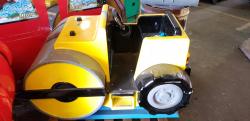 KIDDIE RIDE YELLOW TRACTOR STEAM ROLLER