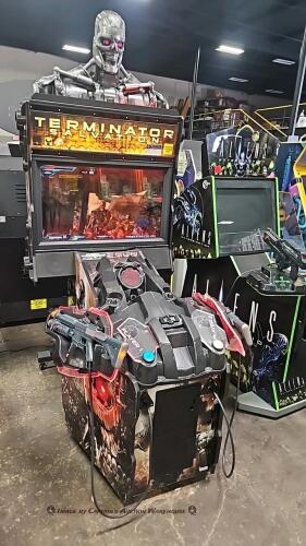 TERMINATOR SALVATION DX 42" SHOOTER ARCADE GAME