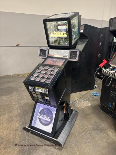 .juBEAT UPRIGHT MUSIC RYTHYM ARCADE GAME KONAMI BEMANI