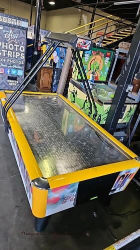 AIR HOCKEY FAST TRACK by SAM ICE