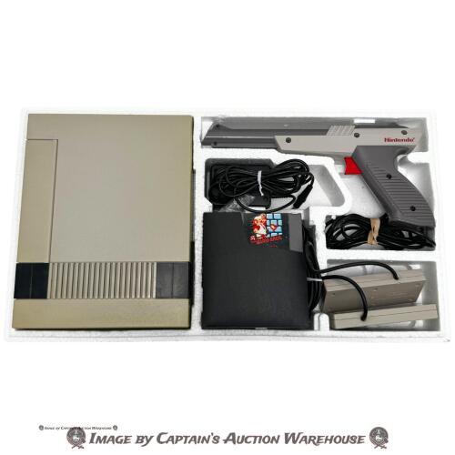 NES CONSOLE SET W/ ZAPPER, CONTROLLERS, BOX & GAME