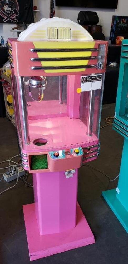 NEO SNK MINI PINK CLAW CRANE MACHINE #1