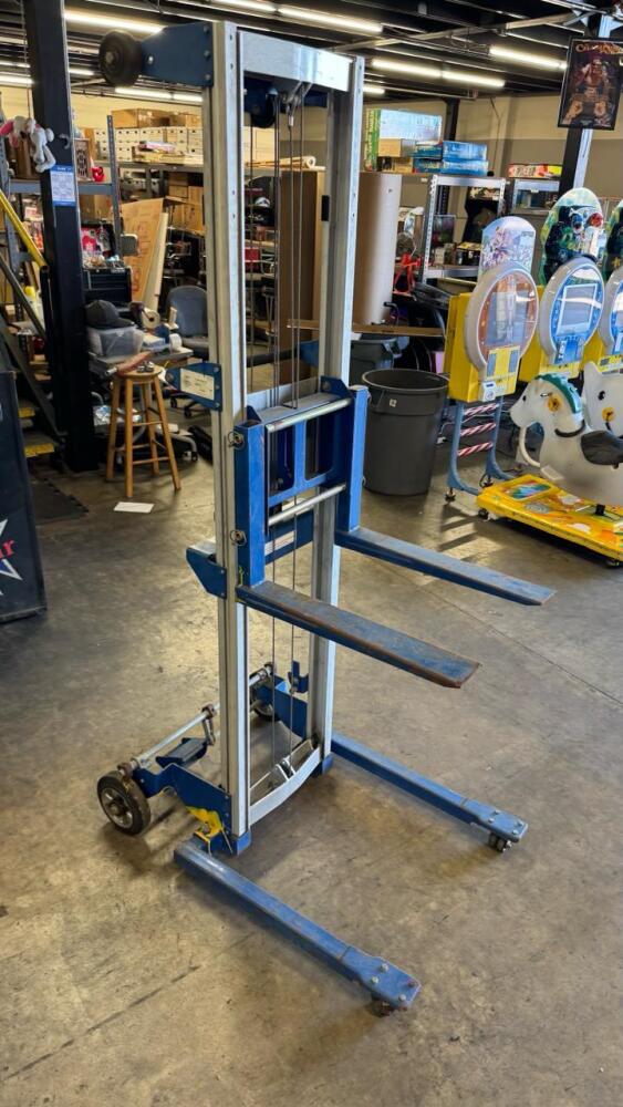 MATERIAL HANDLING HAND FORKLIFT JACK