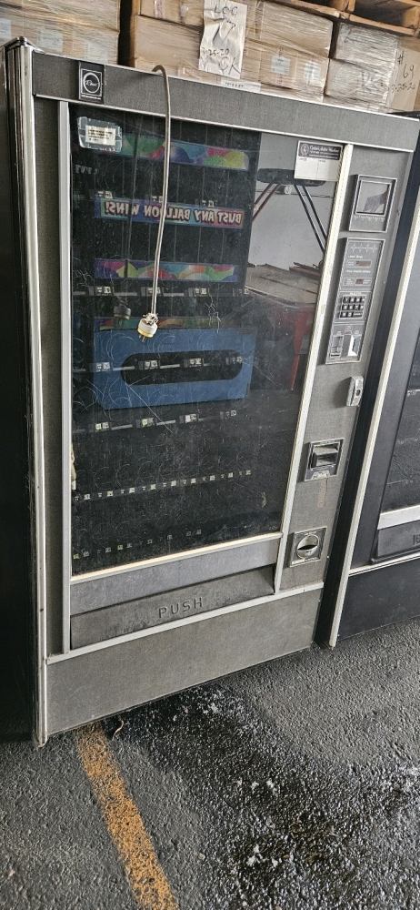 ROWE MODEL 4900S SPIRAL VENDING MACHINE
