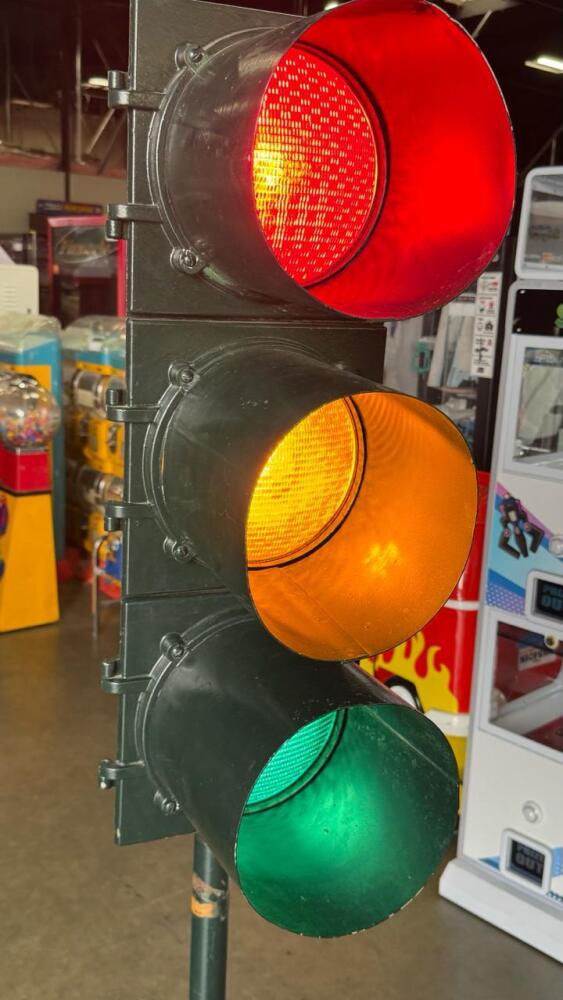 3 SIGNAL TRAFFIC LIGHT on a STAND