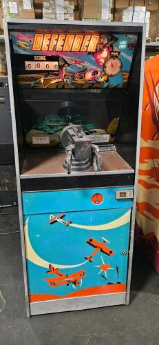 CHICAGO COIN'S DEFENDER MACHINE GUN CLASSIC GALLERY GUN E.M. ARCADE GAME