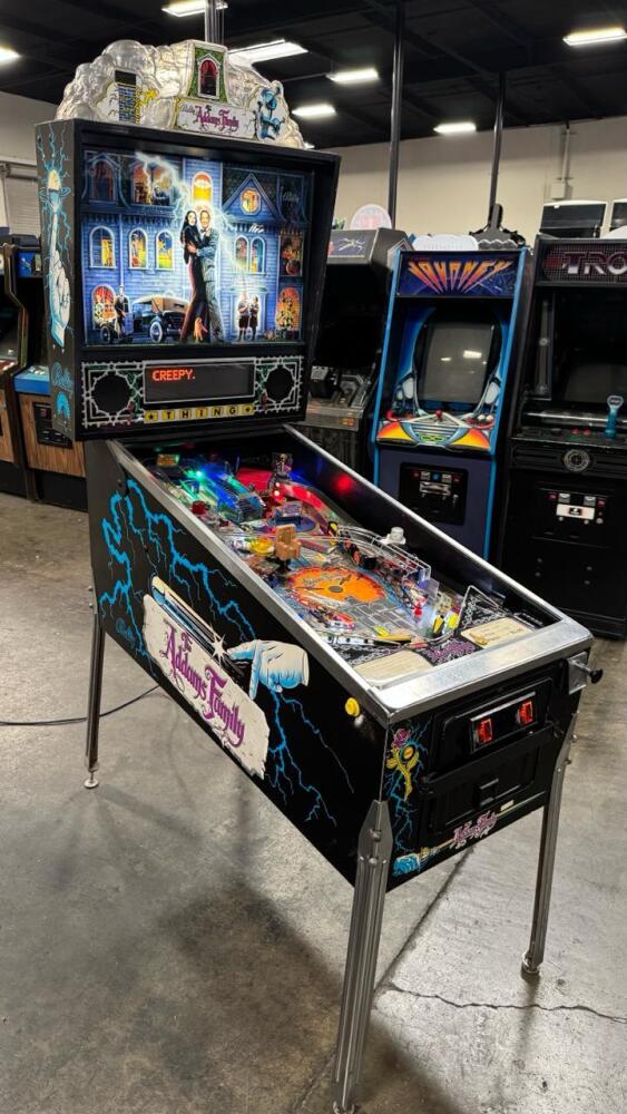 THE ADDAMS FAMILY CLASSIC PINBALL MACHINE BALLY 1992