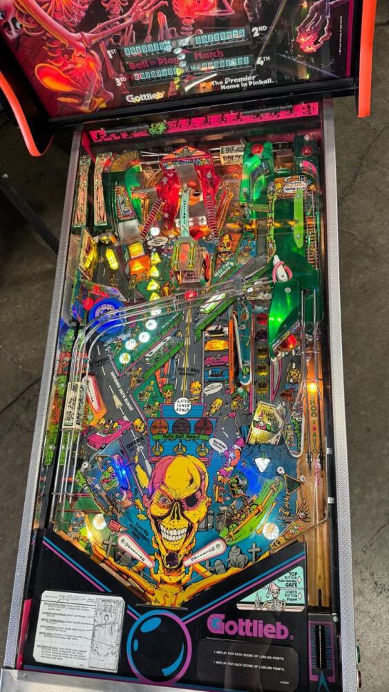 BONE BUSTERS INC. PINBALL MACHINE by GOTTLIEB 1989