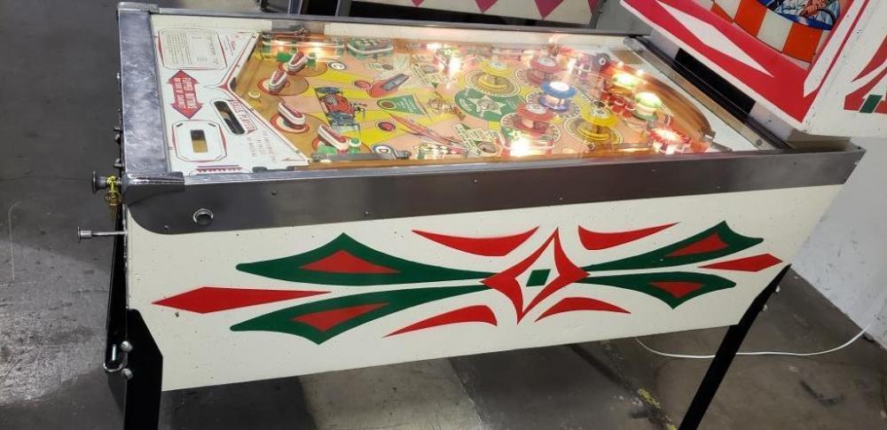 BEAT THE CLOCK E.M. PINBALL MACHINE WILLIAMS