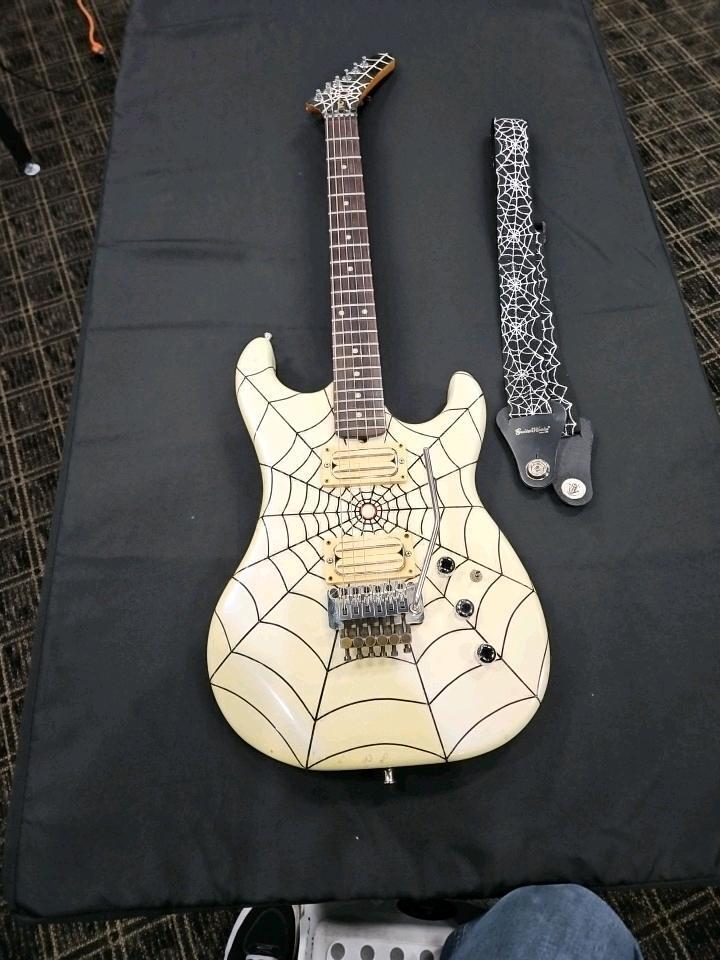 1980's KRAMER PACER WHITE SPIDER WEB VINTAGE GUITAR SN:C6143