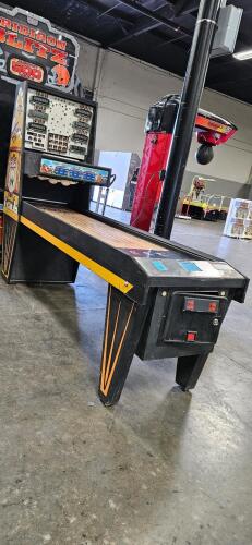 TOP DAWG SHUFFLE ALLEY BOWLER ARCADE GAME by WILLIAMS