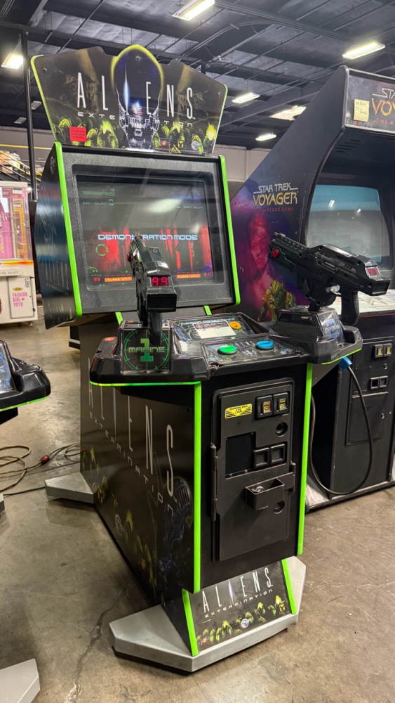 ALIENS EXTERMINATION FIXED GUN ARCADE GAME BY GLOBAL VR #2