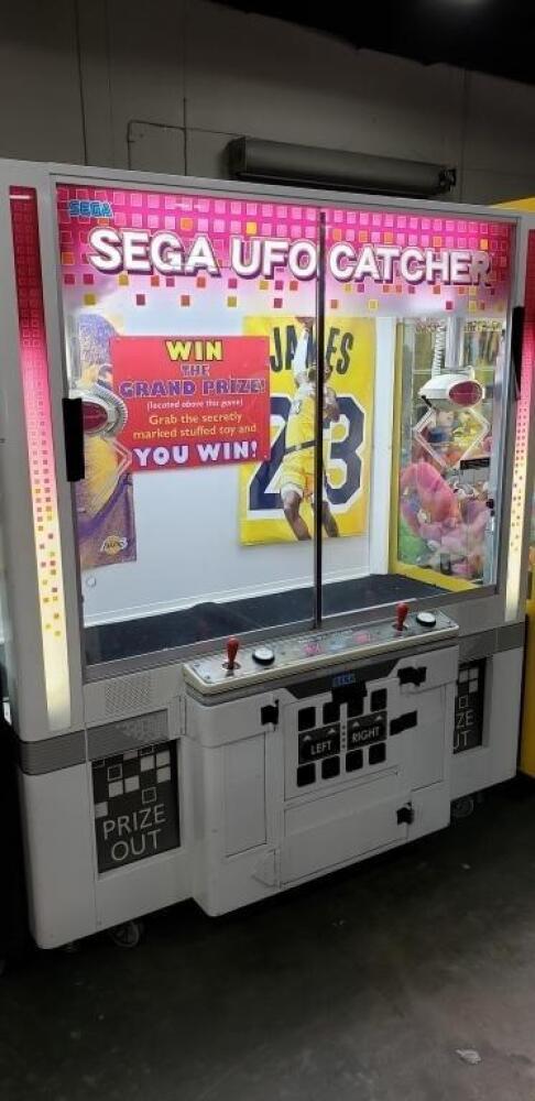 SEGA UFO CATCHER PRIZE MERCHANDISER MACHINE
