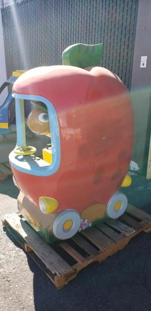 KIDDIE RIDE WORLD OF RICHARD SCARY APPLE CAR