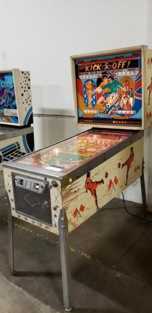 KICK OFF BALLY CLASSIC EM PINBALL MACHINE
