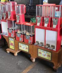 FUN CENTER MULTI HEAD CAPSULE CANDY RACK