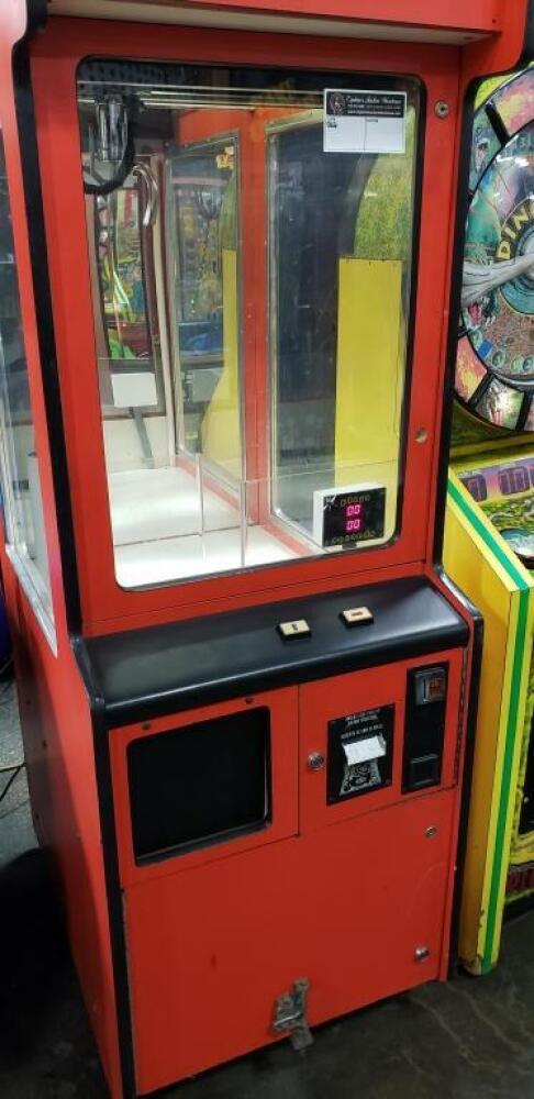 GREYHOUND SKILL PLUSH CLAW CRANE MACHINE