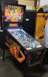 PLAYBOY 35TH ANNIVERSARY PINBALL MACHINE STERN