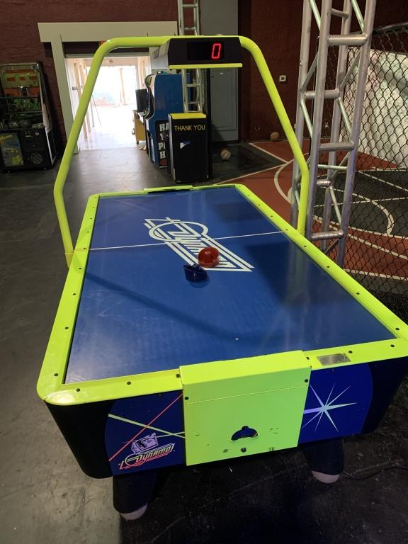 AIR HOCKEY DYNAMO HOT FLASH W/ OVERHEAD SCORING