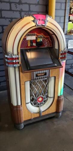 ROCKOLA BUBBLER DIGITAL TOUCHTUNES MUSIC JUKEBOX