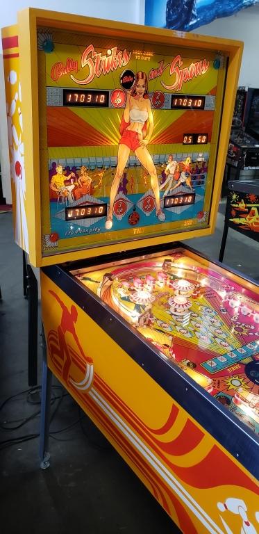 STRIKES AND SPARES PINBALL MACHINE BALLY 1978