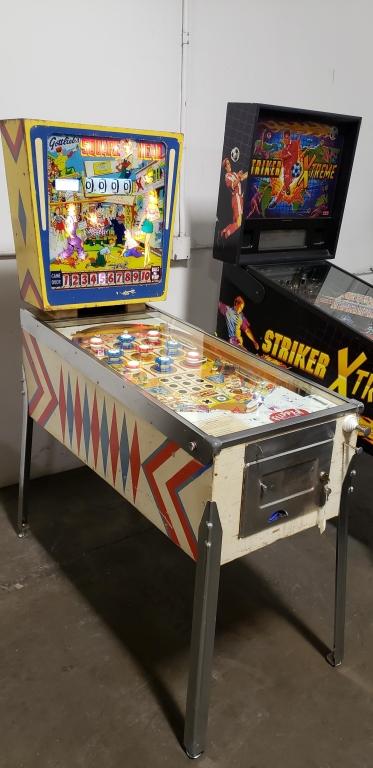 SQUARE HEAD WEDGE PINBALL MACHINE GOTTLIEB 1963