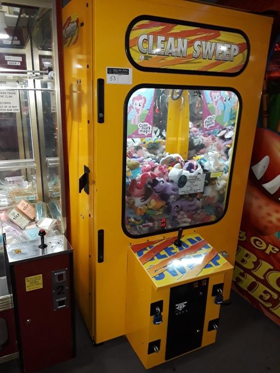 SMART CLEAN SWEEP PLUSH CLAW CRANE MACHINE