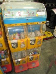 TOMY GACHA DUAL COLUMN CAPSULE VENDING MACHINE #1