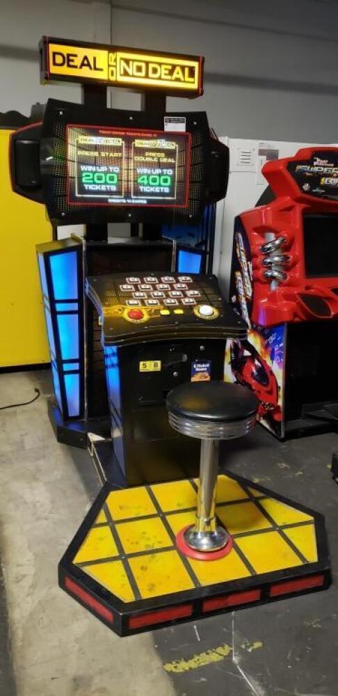 Deal Arcade DEAL OR NO DEAL DELUXE ARCADE GAME W/ SEAT