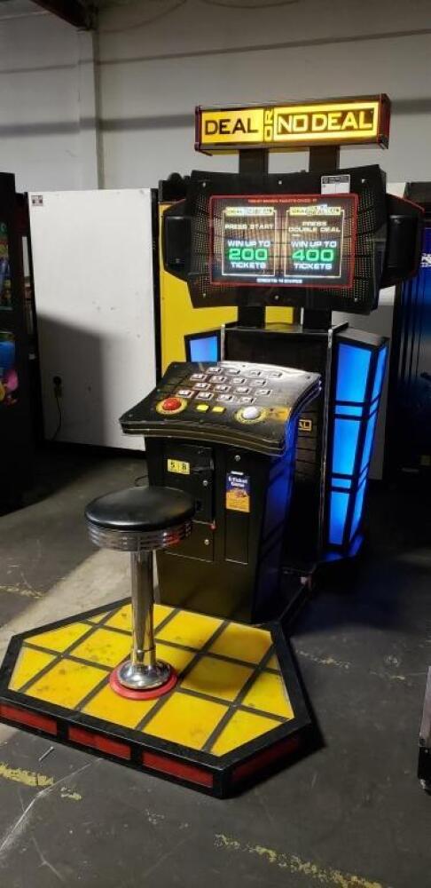 Deal Arcade DEAL OR NO DEAL DELUXE ARCADE GAME W/ SEAT