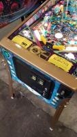 THE BEATLES GOLD EDITION STERN PINBALL MACHINE - 10