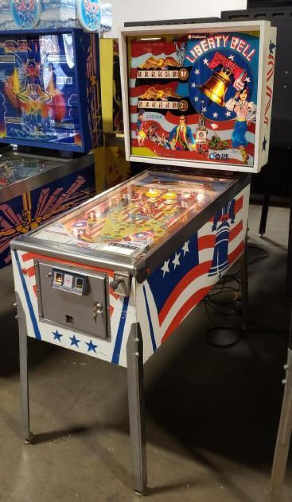 LIBERTY BELL PINBALL MACHINE WILLIAMS 1976