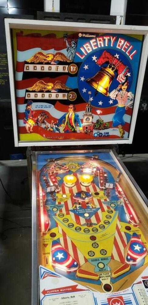 LIBERTY BELL PINBALL MACHINE WILLIAMS 1976