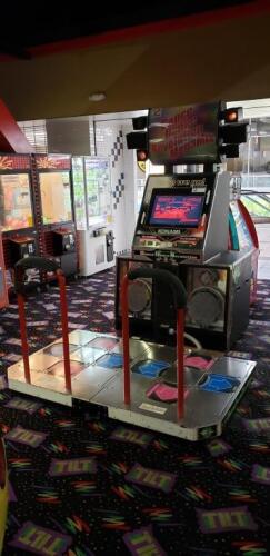 DDR MEGA MIX DANCE ARCADE GAME W/ LCD MONITOR