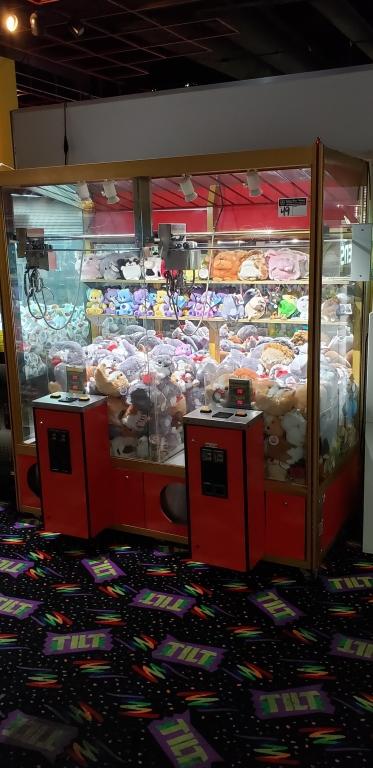 69" ELAUT DOUBLE PLUSH CLAW CRANE MACHINE